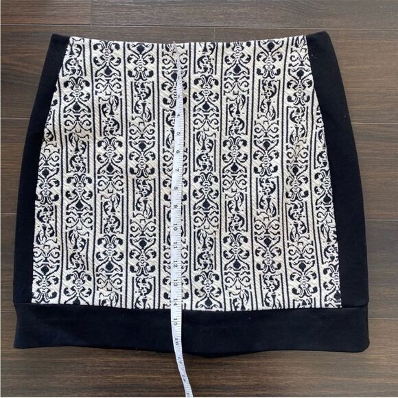 WALTER BAKER || patterned mini skirt - Picture 8 of 8
